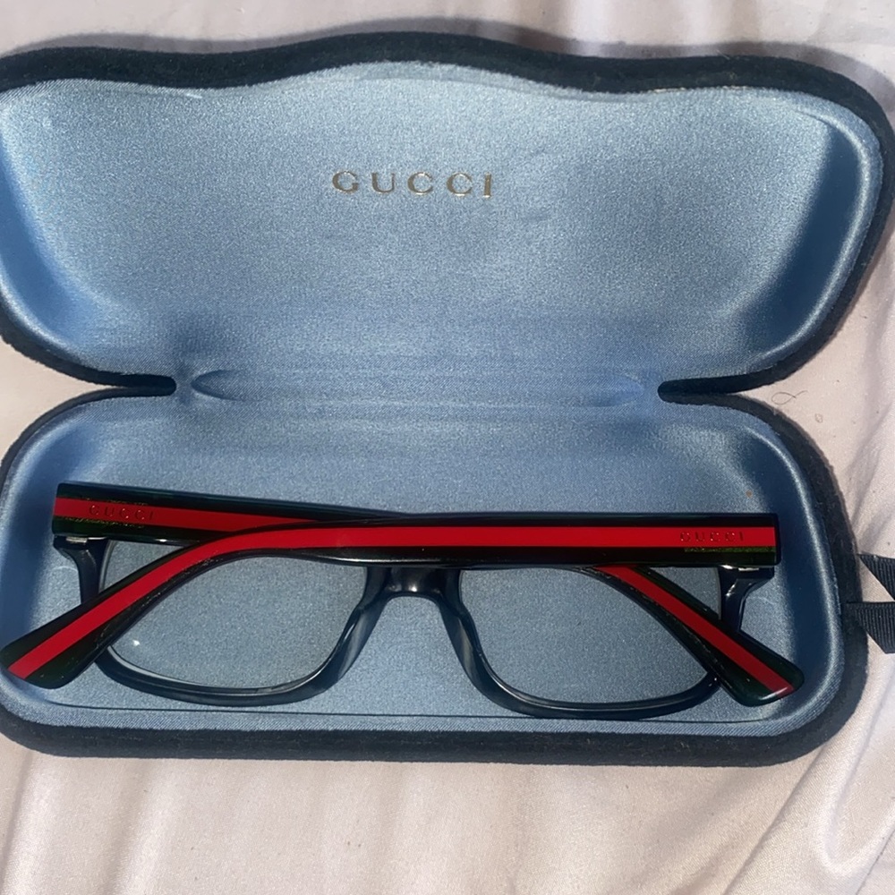 Gucci glasses. Reading glasses with the iconic red an green colors on the stems. - Picture 3 of 3